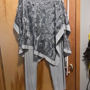 Oleg Cassini elegant pant suit
